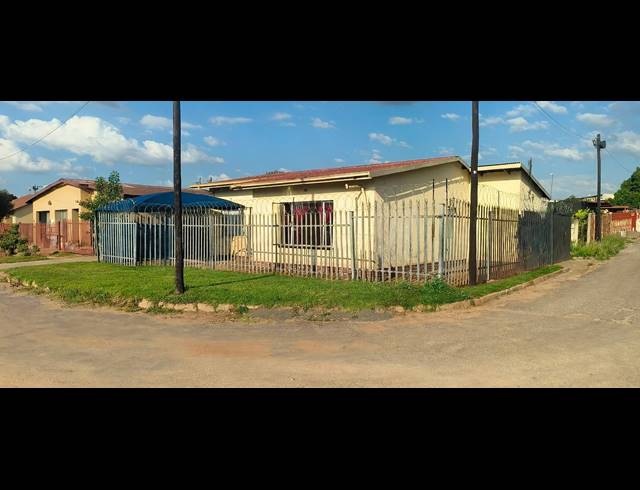 3 BEDROOM FREEHOLD FOR SALE IN BURGERSHOOP